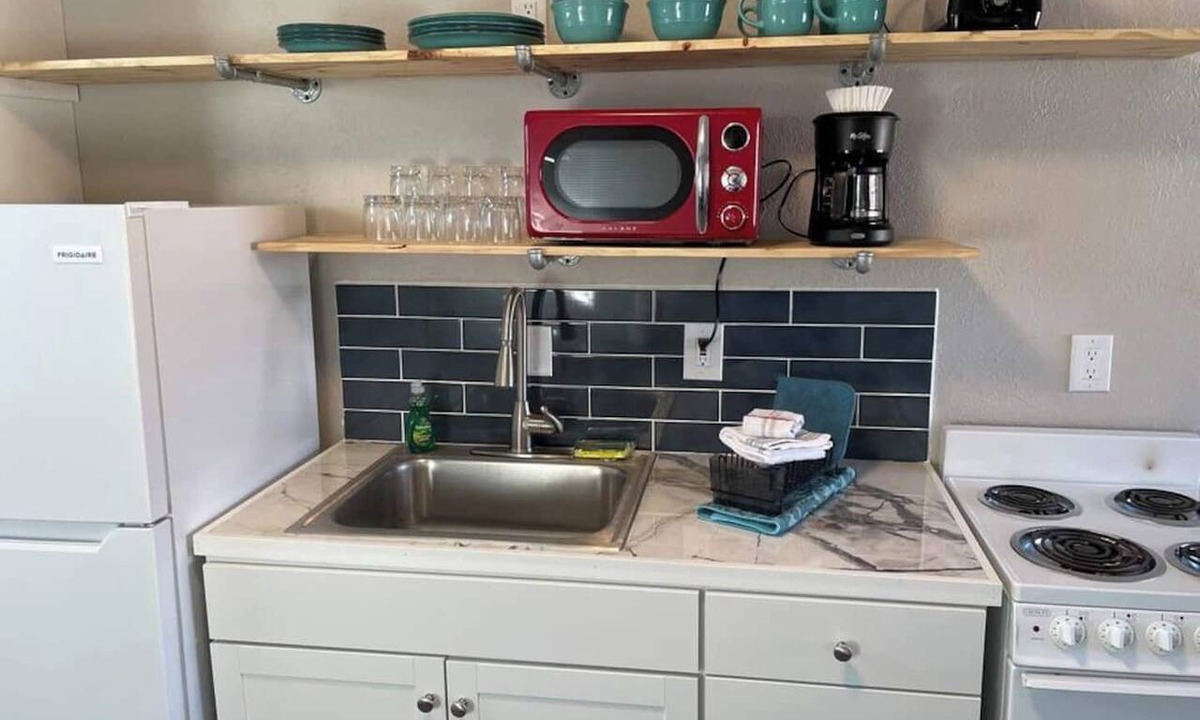 Victory Hills Apartment | 1 Bedroom Apartment near UNM, Nob Hill and downtown.