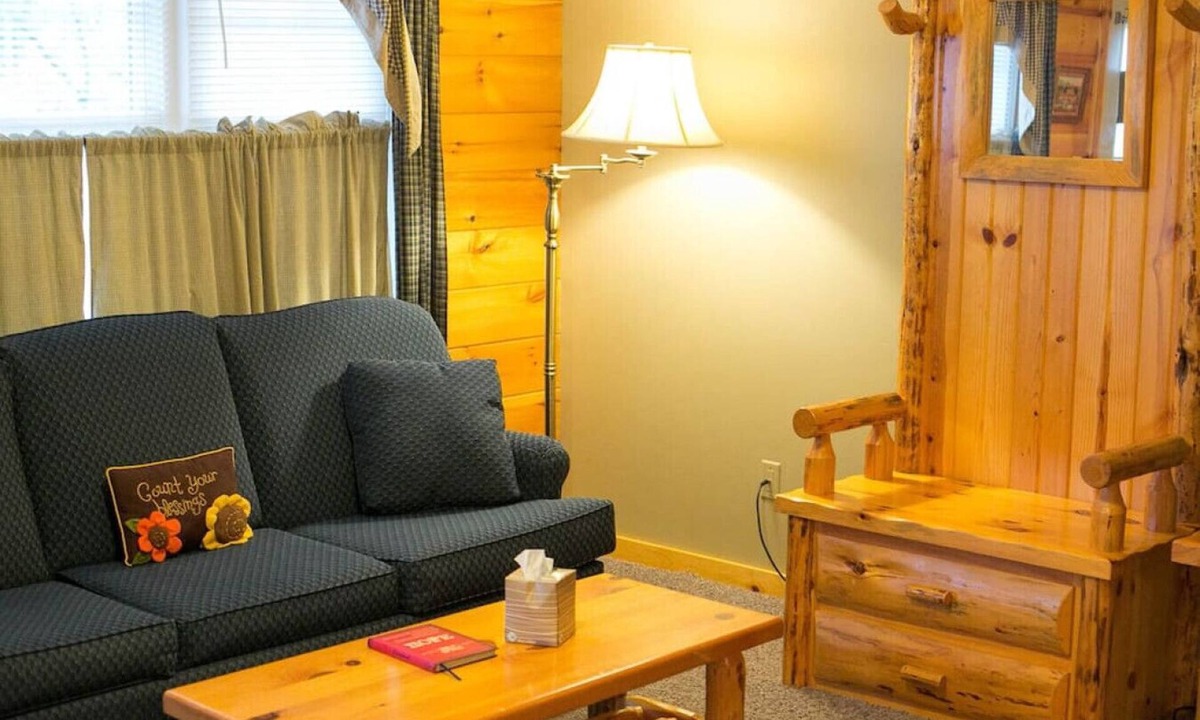 Millersburg Apartment | 2 Bedroom Lodge Suite with Kitchen, Fireplace, and Jacuzzi Tub