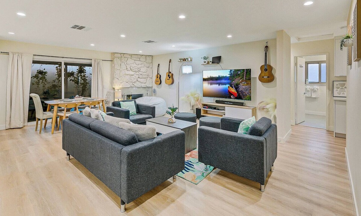 Westminster House | 20 min to Disneyland, 7 min to Bella Terra Spacious Family Home Near All the Fun