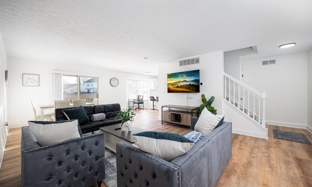 Columbus House | 25% OFF: Spacious 4 bedroom-Pet Friendly-Fenced