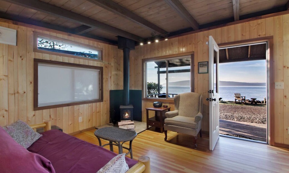 Eastsound Cabin | 2BR Classic+ Beachfront Cabin on world class west-facing beach!