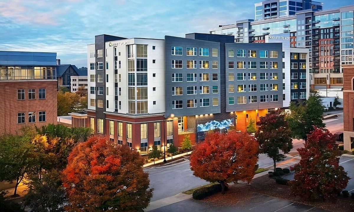 Greenville Downtown Apartment | 3 Comfortable Units, Comes with 24 Hour Gym! Minutes walk to Peace Center