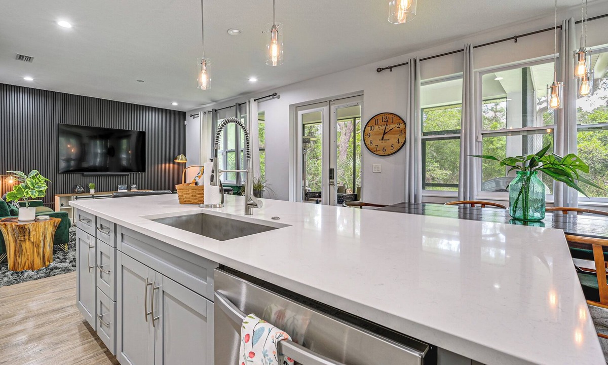 Bearss Plaza Cottage | 3 Mi to Usf: Dog-friendly Home w/Large Yard
