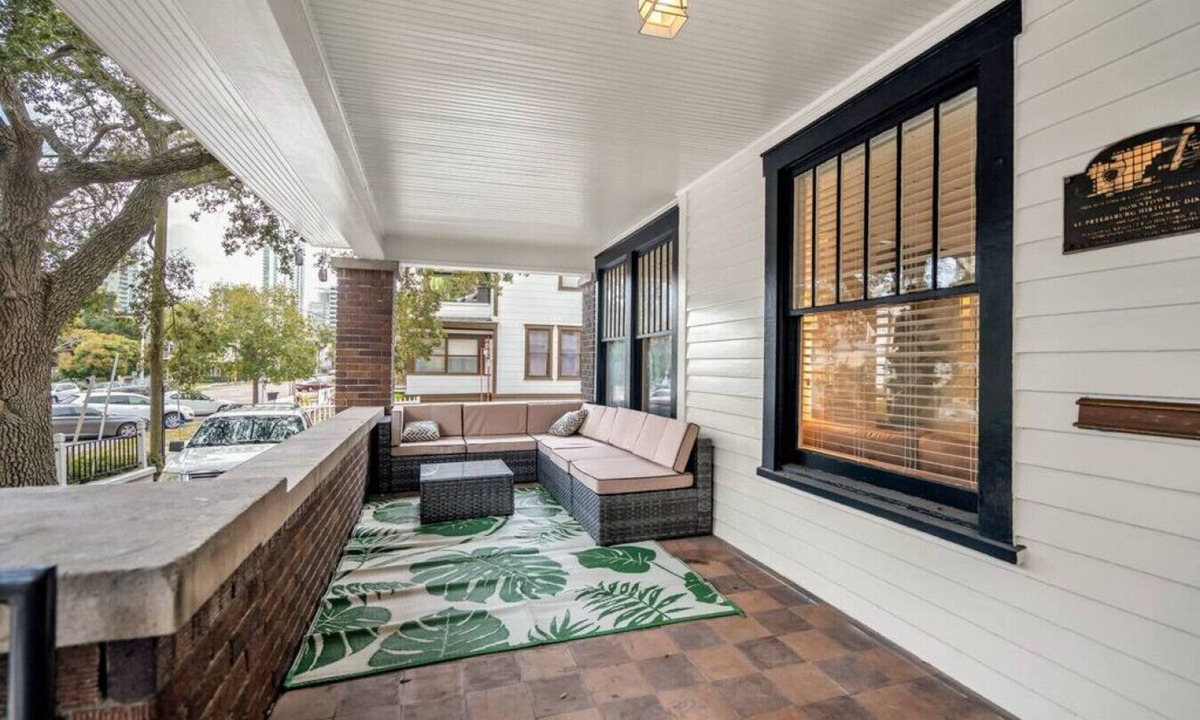 Downtown St. Petersburg House | 436 WHOLE PROPERTY · Downtown Historic District Estate (Home + Cottage)