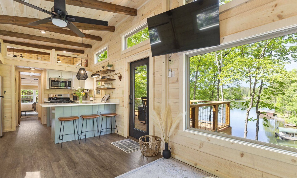 Oconee County Cabin | A Lakefront Tiny Cabin: Hot tub, Kayaks, SUP, Canoe, Hike, Near Jocassee