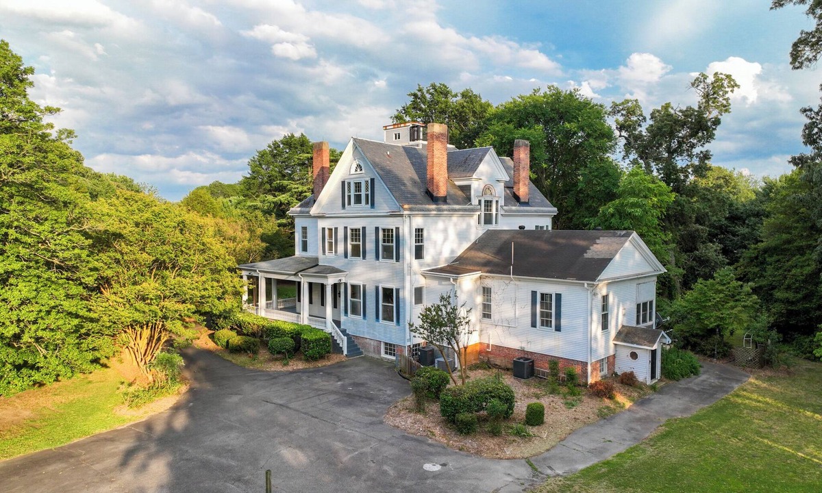 Portsmouth House | A Private Historic Estate Designed for Extraordinary Stays & Celebrations