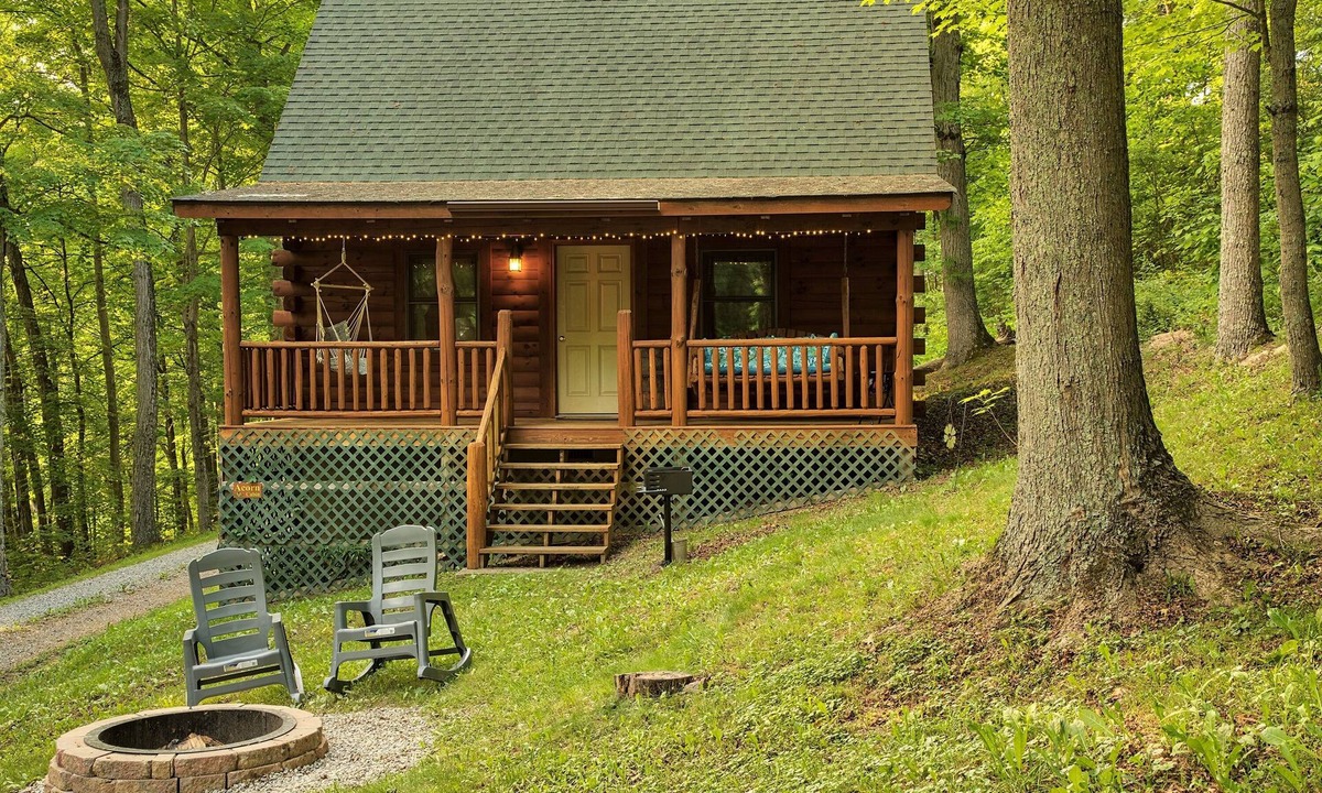 New Plymouth Cabin | Acorn Cabin near Ash Cave