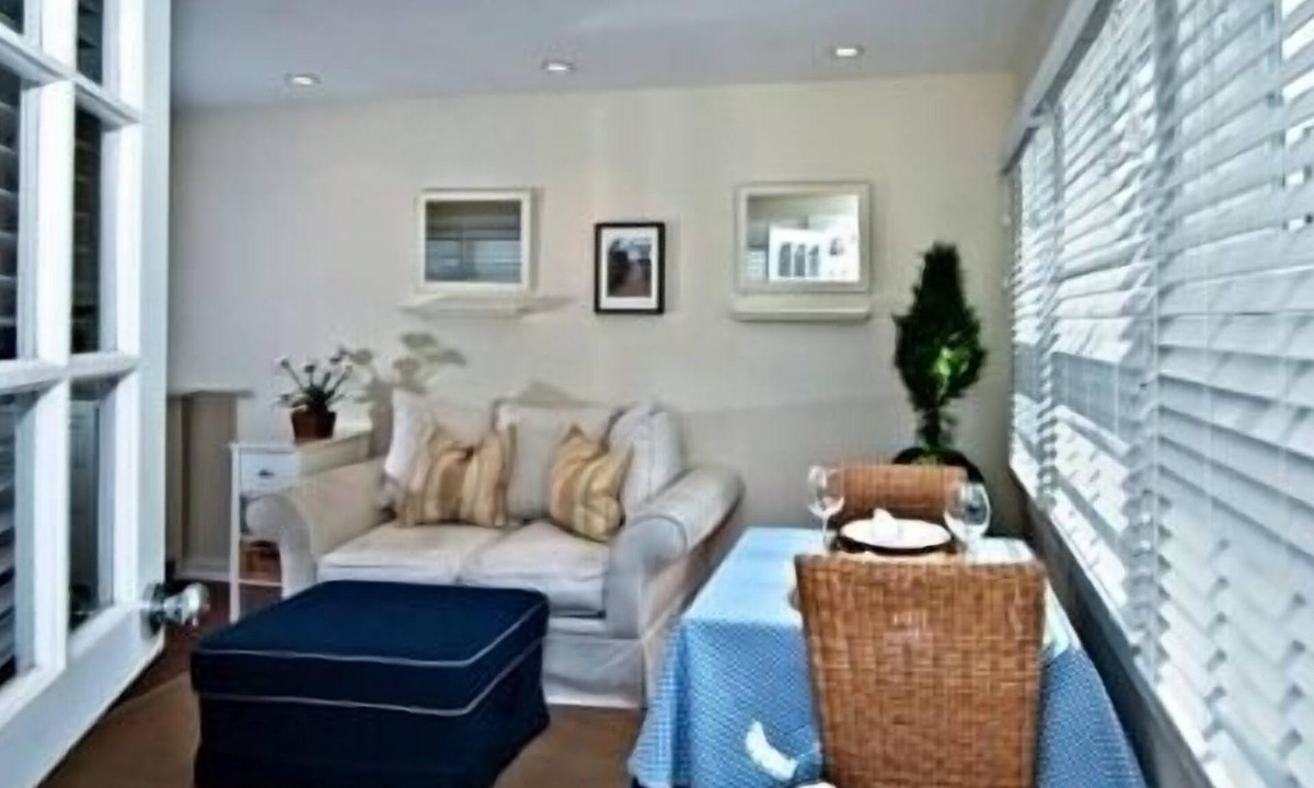 Venice Canals Cottage | Adorable Beach Cottage 1 Bl to Venice Beach-Bikes+Boats+Wifi+BBQ+Patio