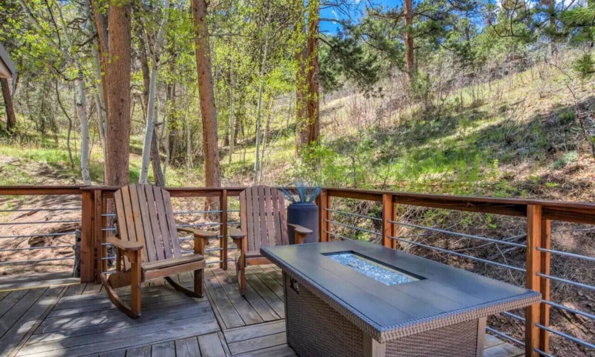 Cascade-Chipita Park Cabin | Adventurer's Hot Tub Retreat