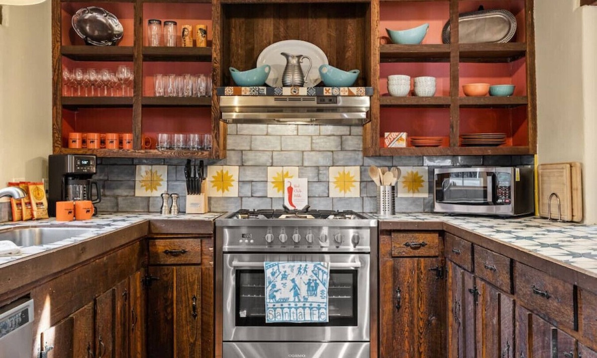 Historic Eastside House | Amazing Views, Hot Tub & Fireplace