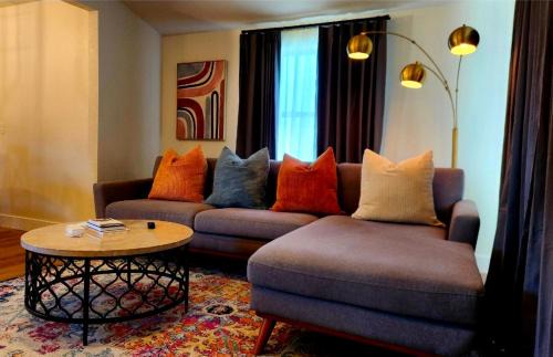 Lowell Villa | Ambervine