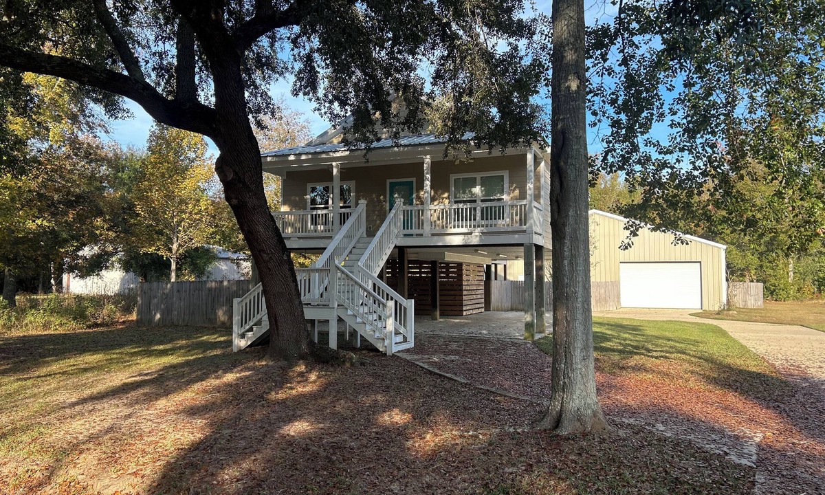 Diamondhead House | Another Adventure awaits your Arrival. Charming 2 Bed/2 Bath with Hangar!