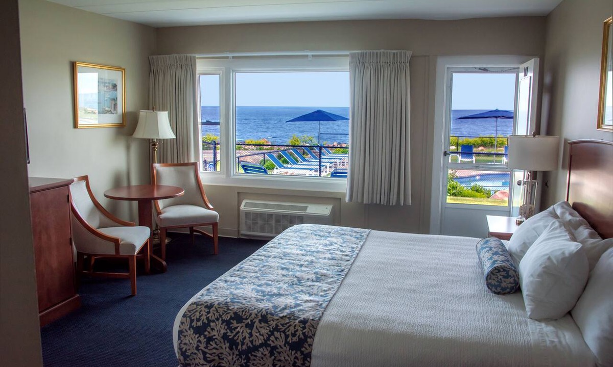 Gloucester Hotel | Atlantis Oceanfront Inn