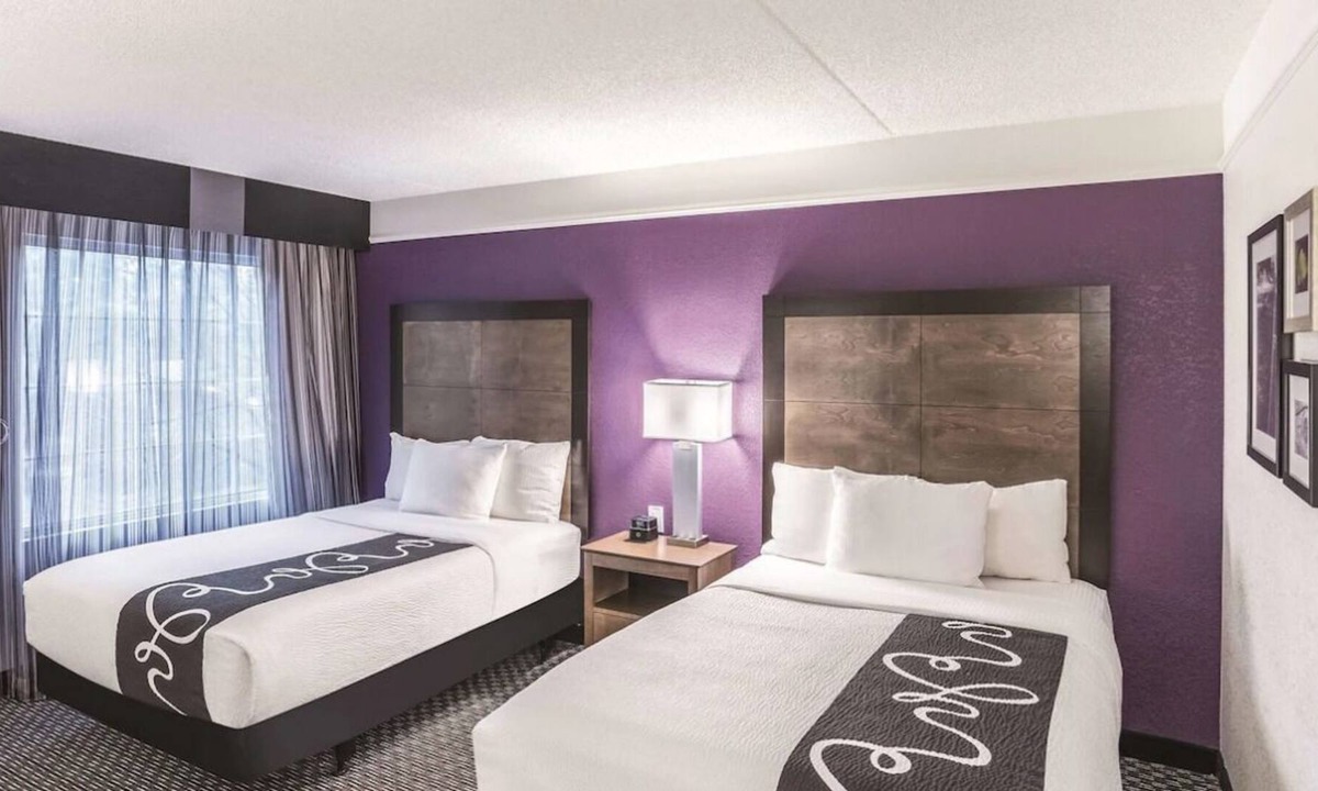 Woodlands Village House | Authentic Flagstaff Experience! Pool, Pets Allowed, Free Breakfast, Free Parking