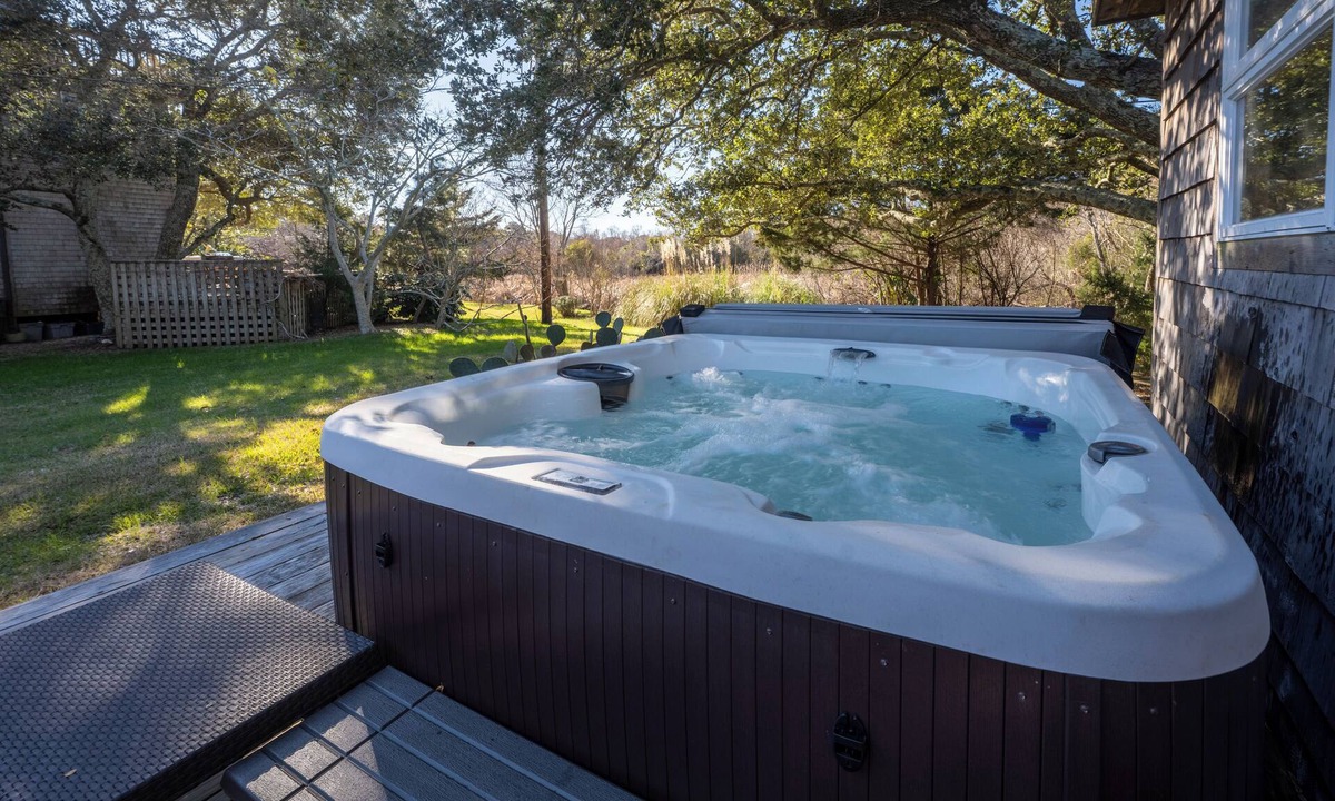 Buxton House | Barefoot Bungalow Buxton: Hot Tub, Screened Porch, Outdoor Fun & Beach Nearby