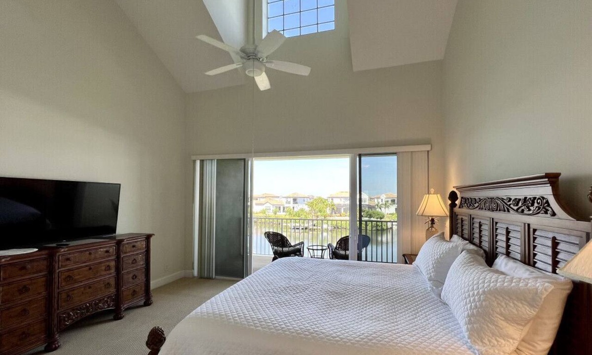 Ruskin Condo | Beach resort community! Walk to the beach, piers, pools, restaurants, fitness center & more!