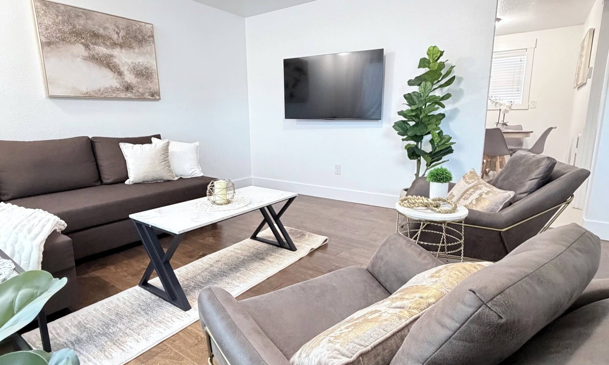 Hough Apartment | Beautiful 2-bedroom apartment in vibrant downtown Vancouver