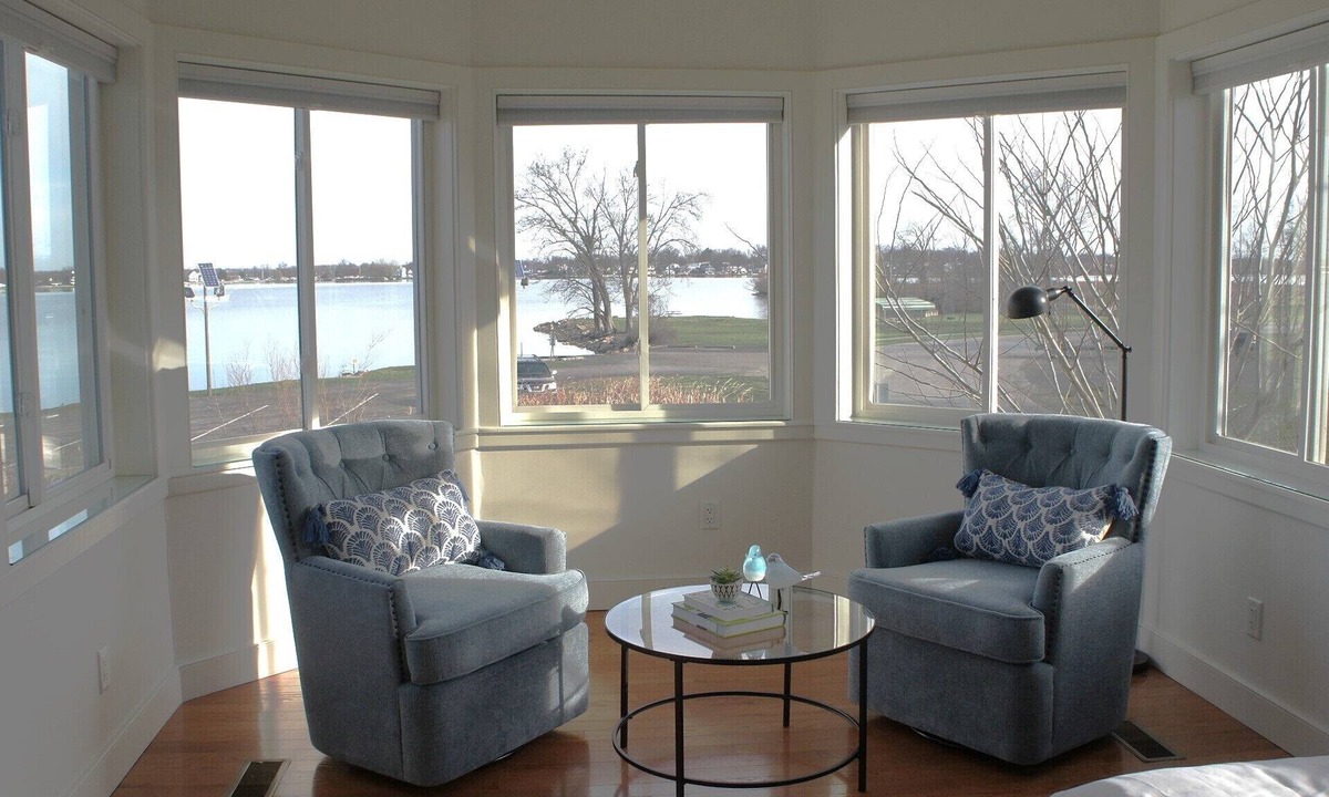 Fairfield Beach House | Beautiful lakeside view of Buckeye Lake! 5 minutes from all popular amenities.