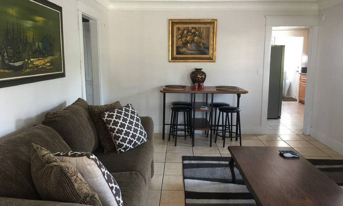 Eastside House | Beautiful Vintage Home.Great Value!
