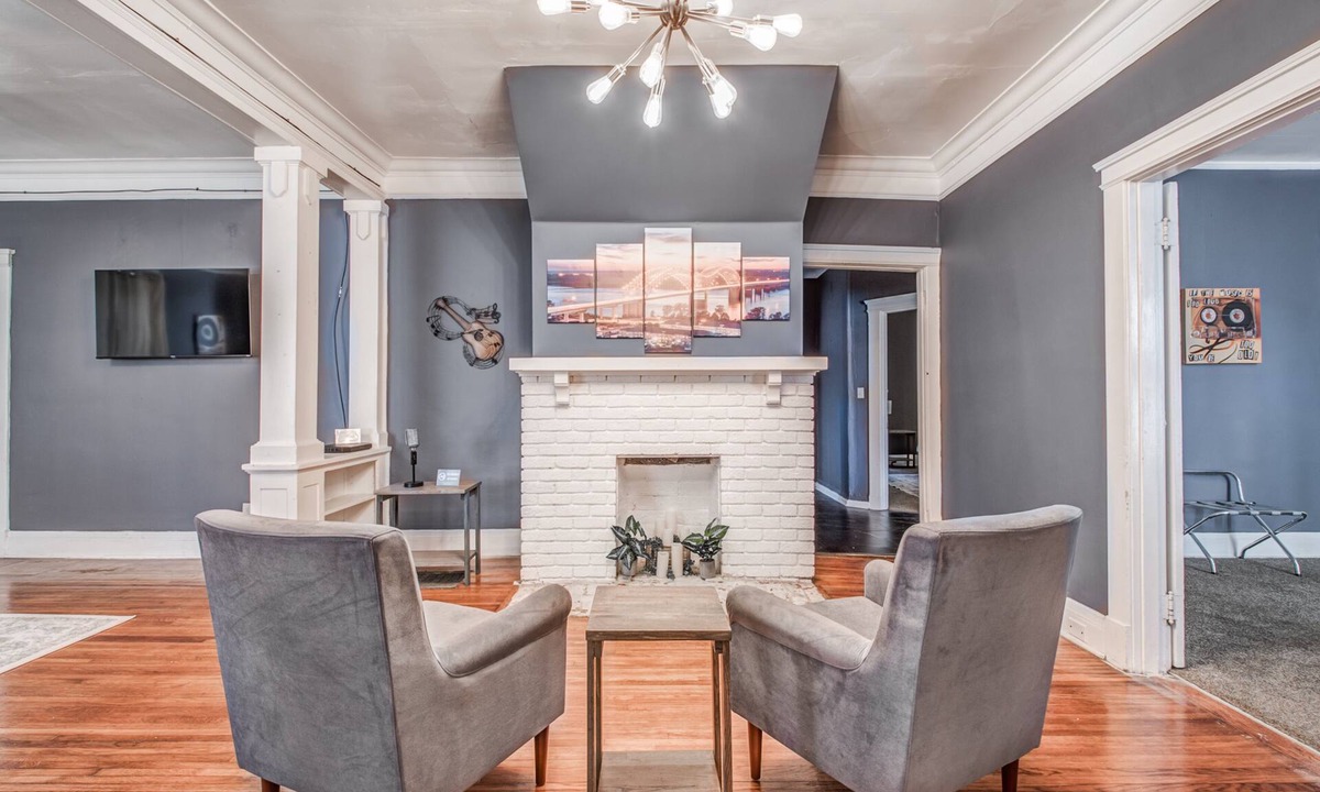 Memphis House | Blue Hideaway