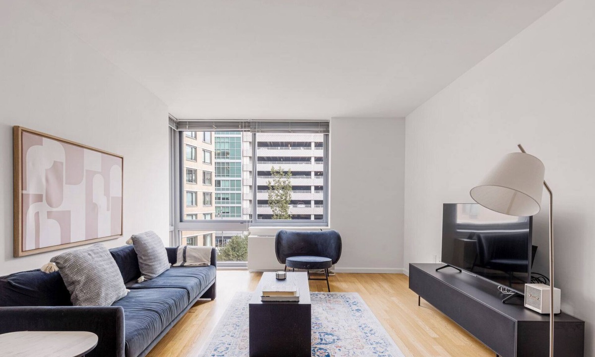 Hunters Point Apartment | Blueground | Long Island City, pool, nr Gantry Plaza