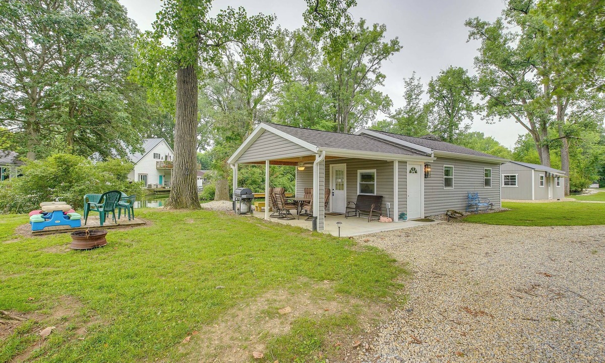 St. Marys Apartment | Boat Dock: Couple's Grand Lake Getaway!