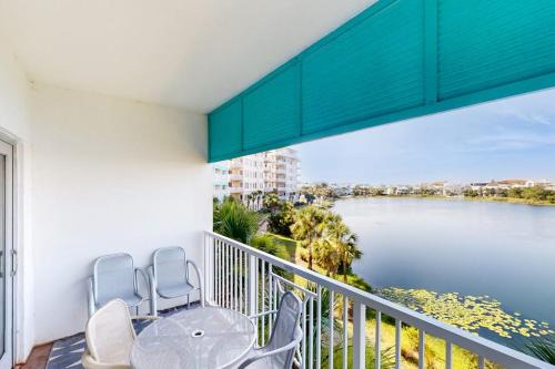 Sunnyside Apartment | Boutique studio walking distance to the Gulf- resort pools & amenities