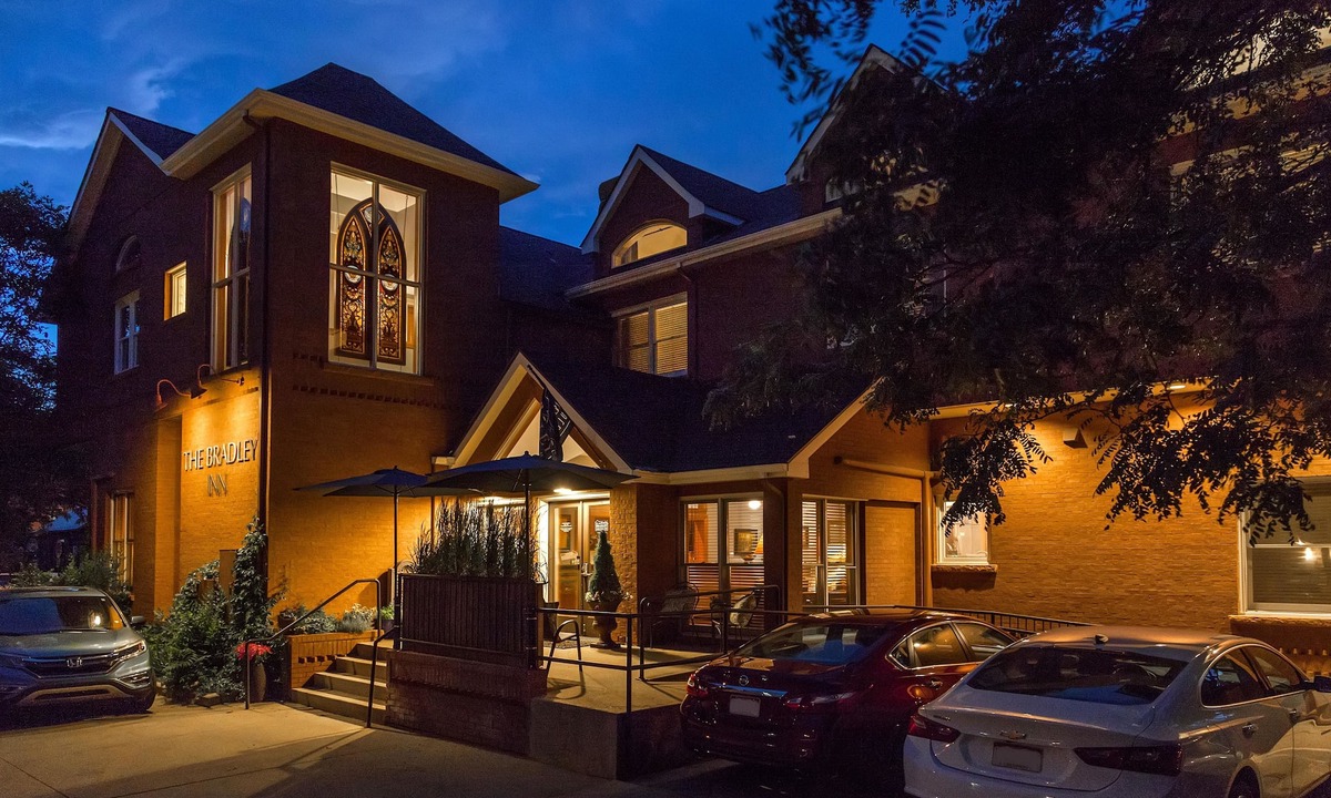 Central Boulder Bed & Breakfast | Bradley Boulder Inn