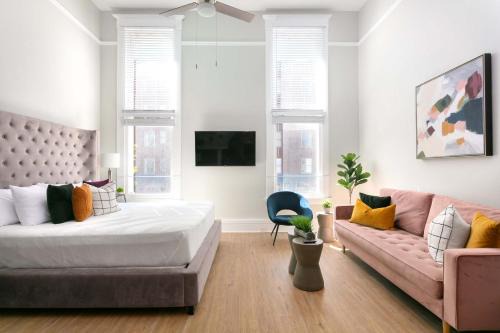 Gaslamp Quarter House | Bright 2BR Loft Sleeps 7 with Full Kitchen and Fast WiFi