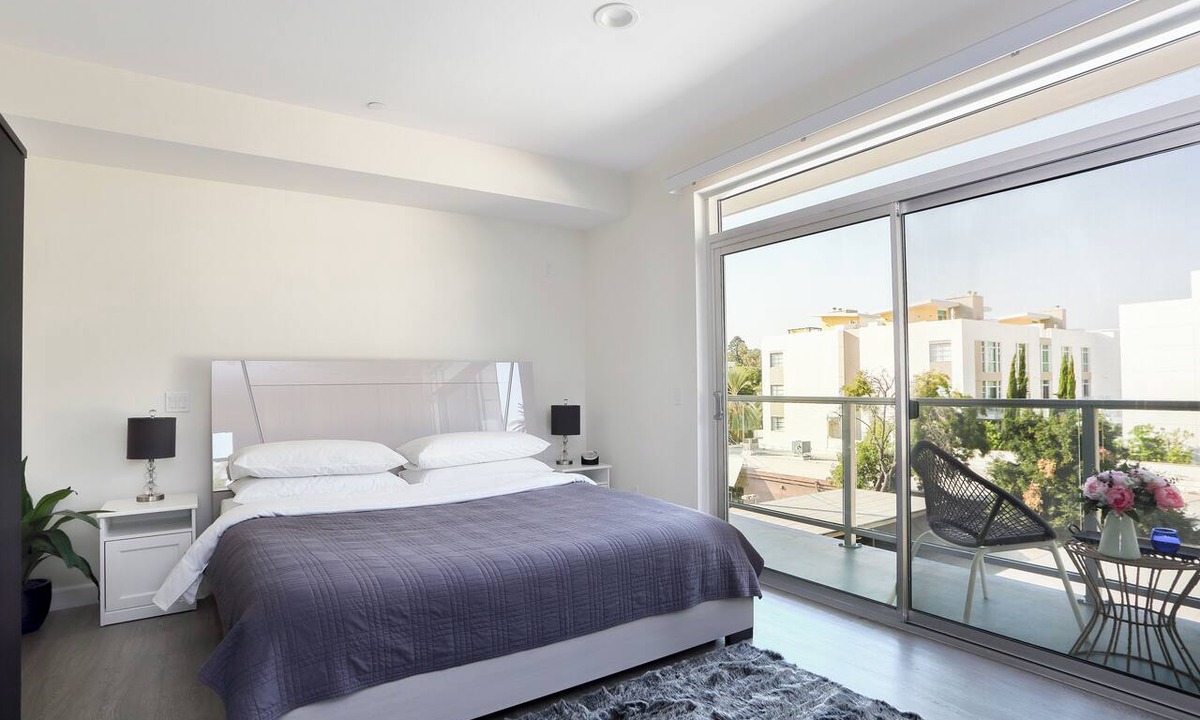 Pasadena Apartment | Bright and Comfy Studio in Downtown Pasadena