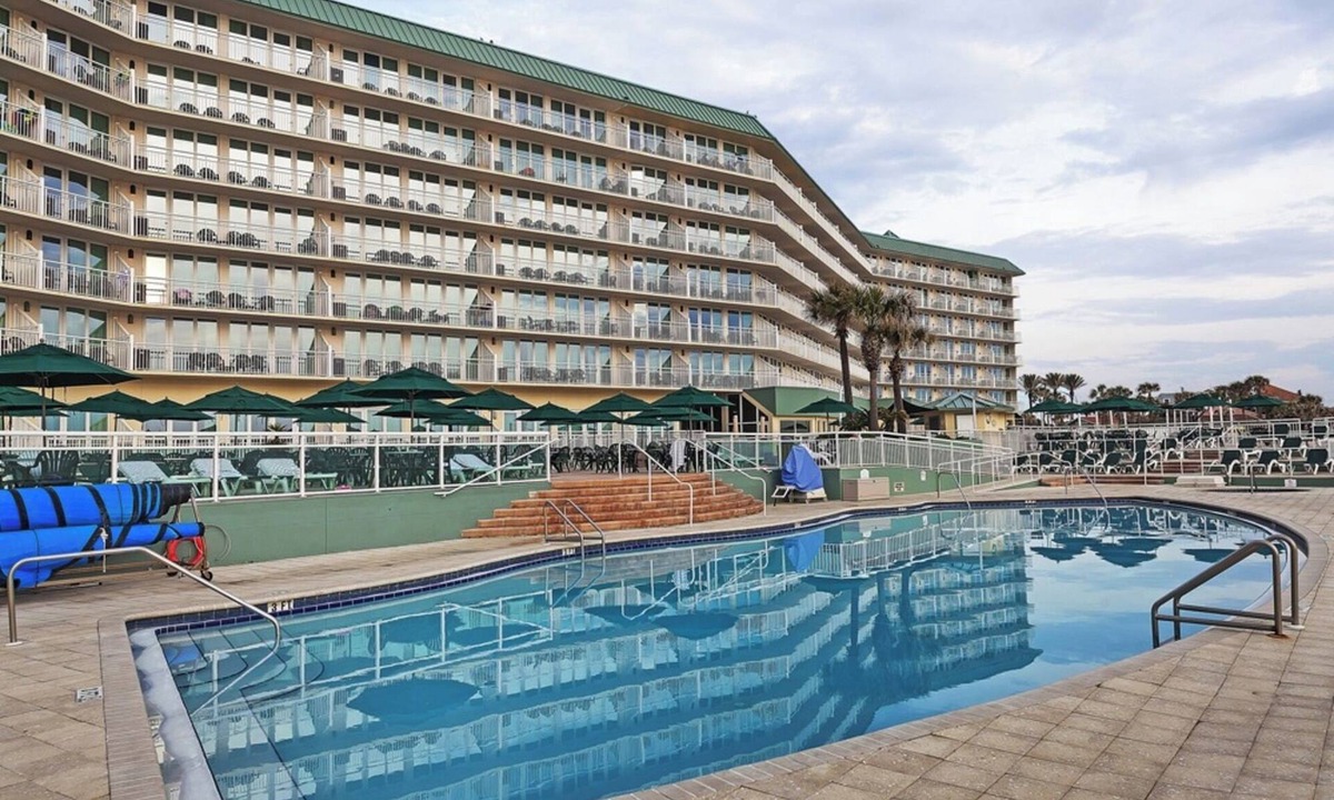 Ormond Beach Hotel | Bright Oceanfront Studio in Ormond Beach – Balcony w/Stunning Sunrise Views