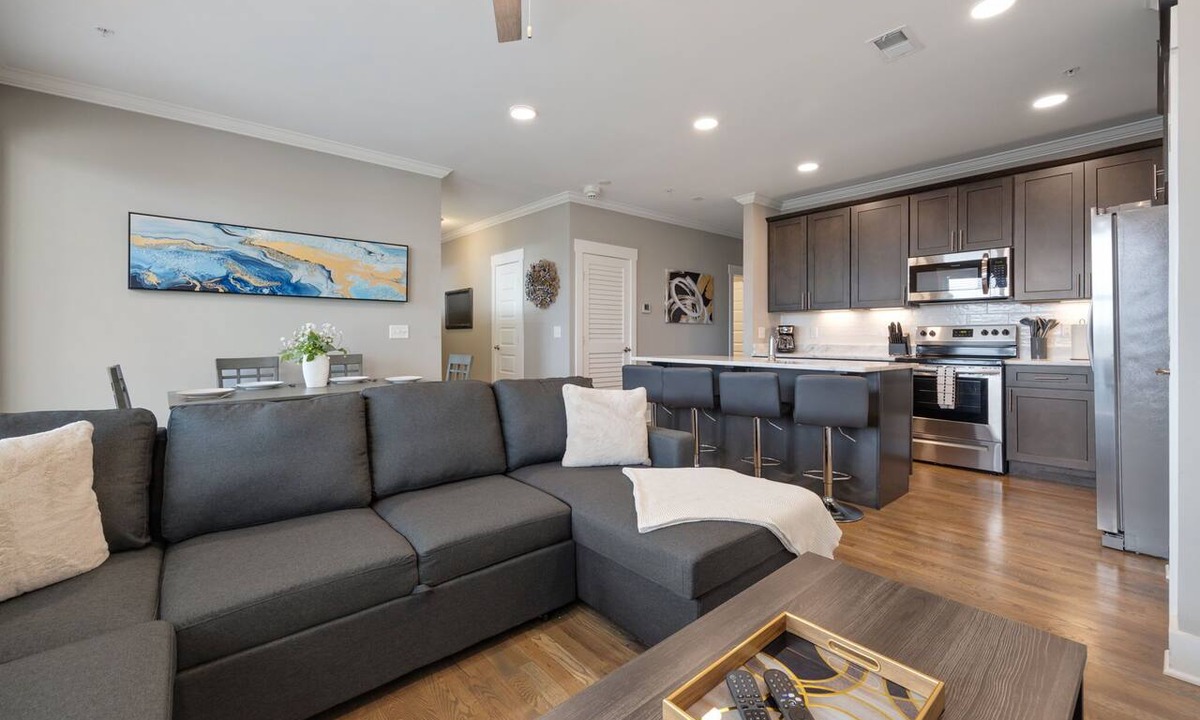 The Nations Apartment | Broadway Stay 2BR in The Nations Breweries