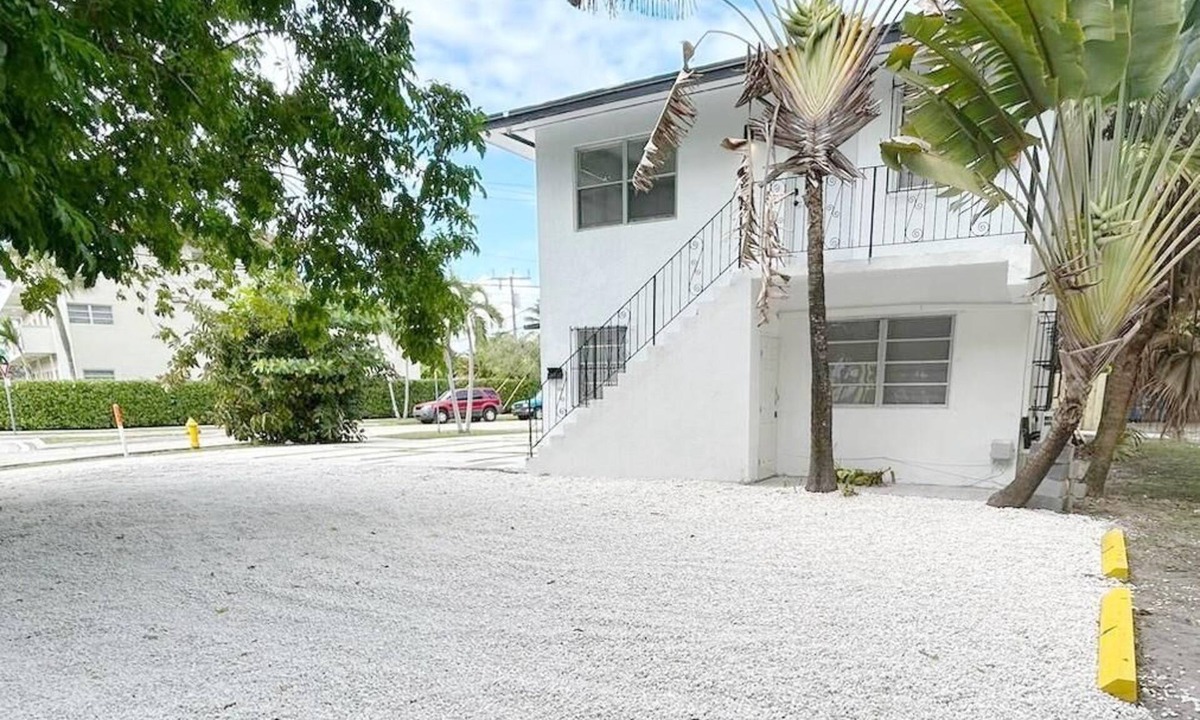 Coral Way Apartment | Building next to CocoWalk & Brickell
