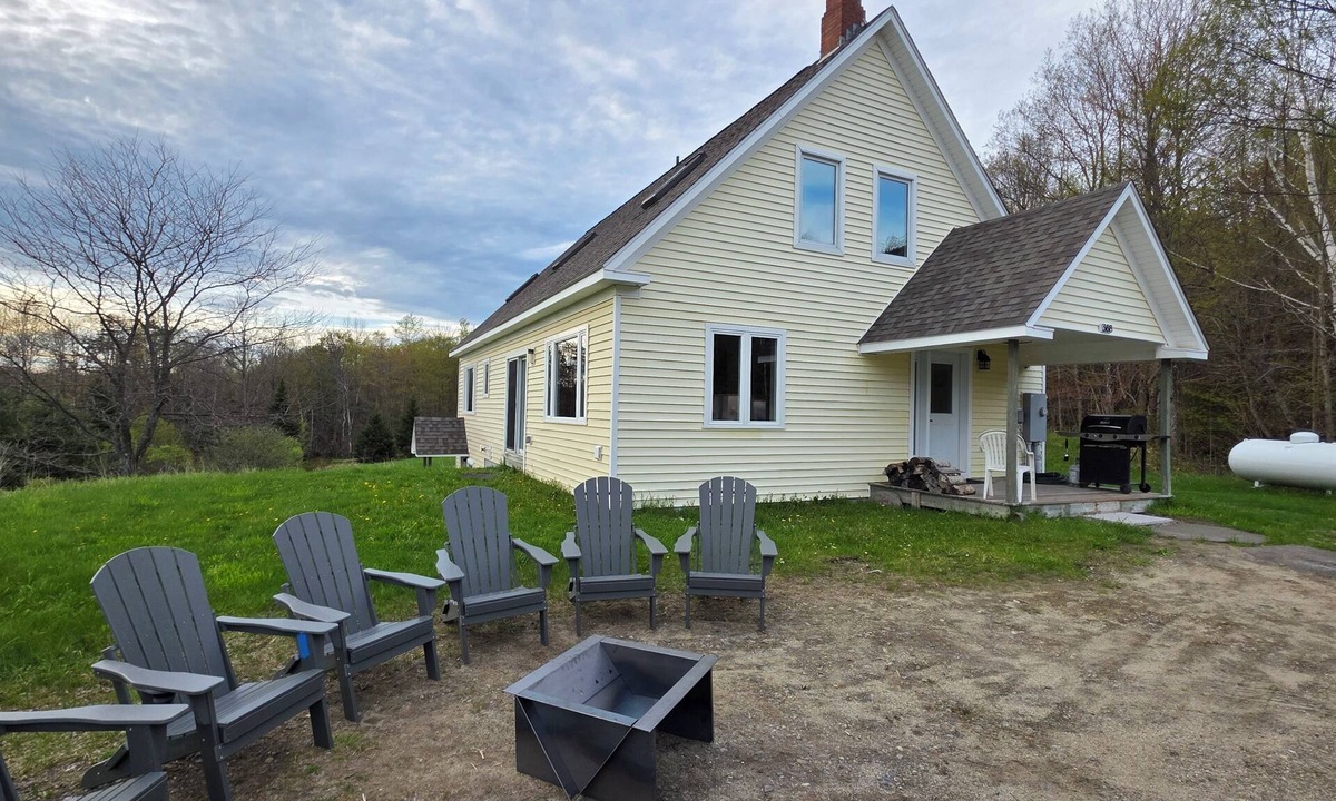 East Burke House | Buttercup Getaway. a 4-bedroom house on 9 acres in East Burke.ski bike & relax