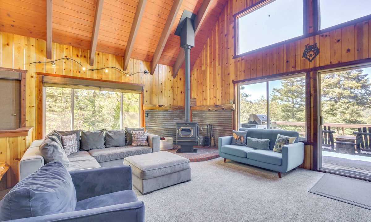 Blue Jay Cabin | Cabin w/Game Room & 2 Decks in Lake Arrowhead!