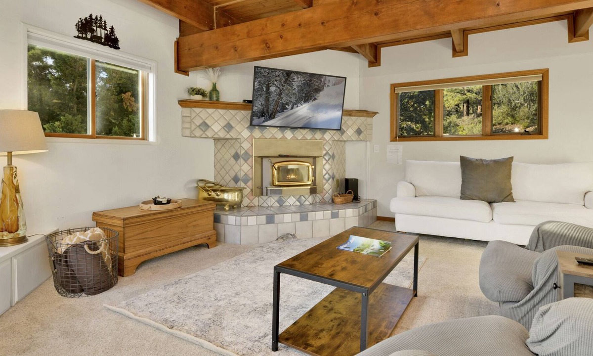 Upper Moonridge Ski Chalet | Canyon Crest Castle by Big Bear Vacations | Hot Tub | Slope Views
