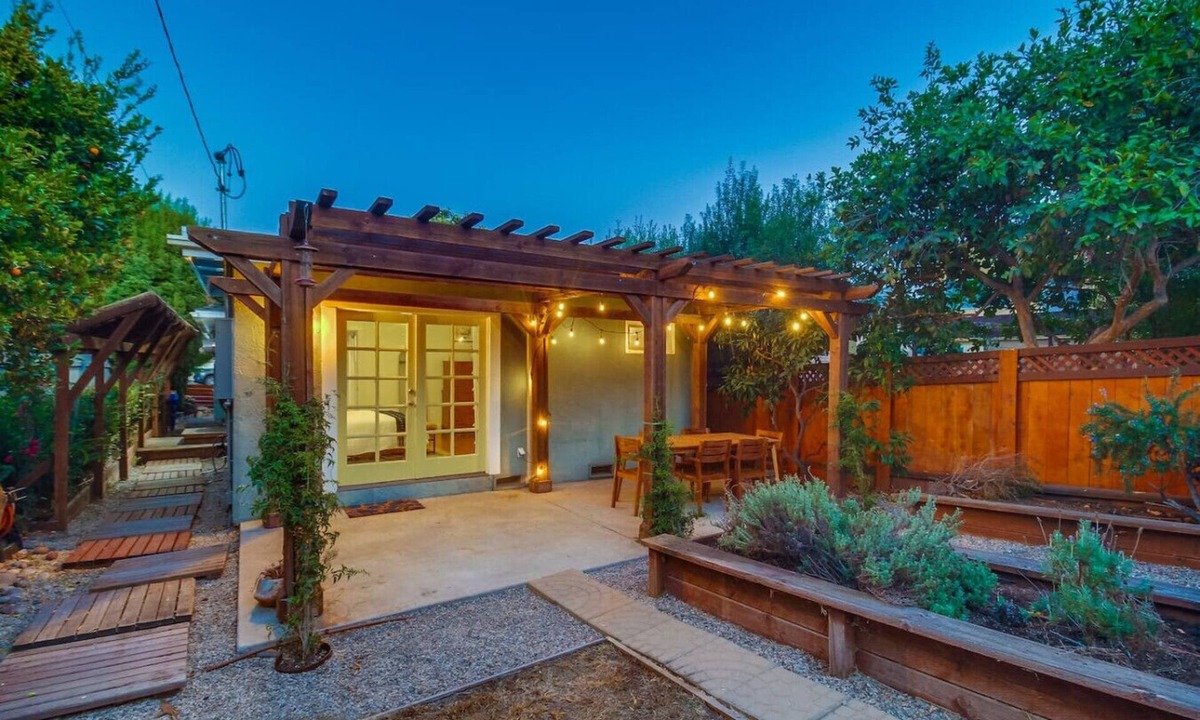 Golden Hill House | Casa Mellifora | 3BR - Golden Hill - Free Parking