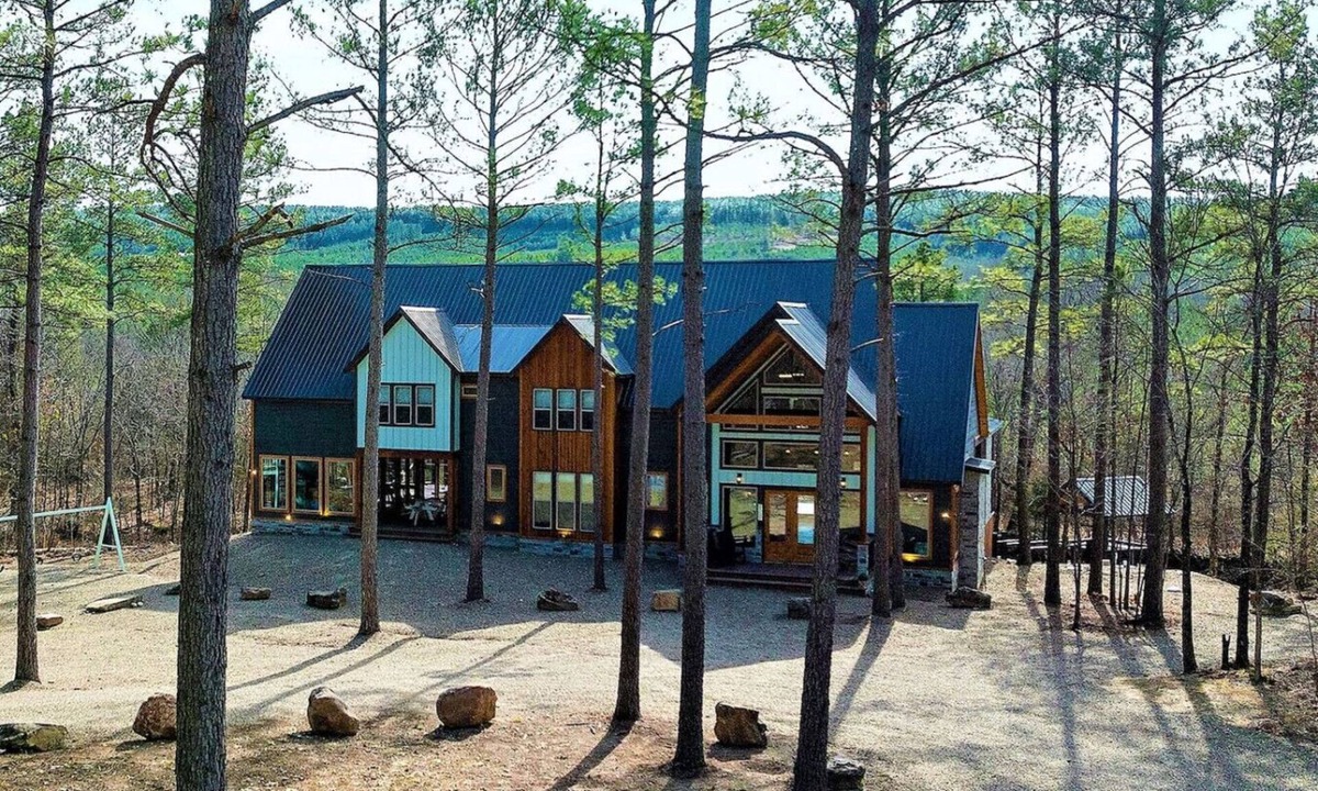Pickens Cabin | Castle Black - Secluded|Creekside|8 BD/8.5 Bath