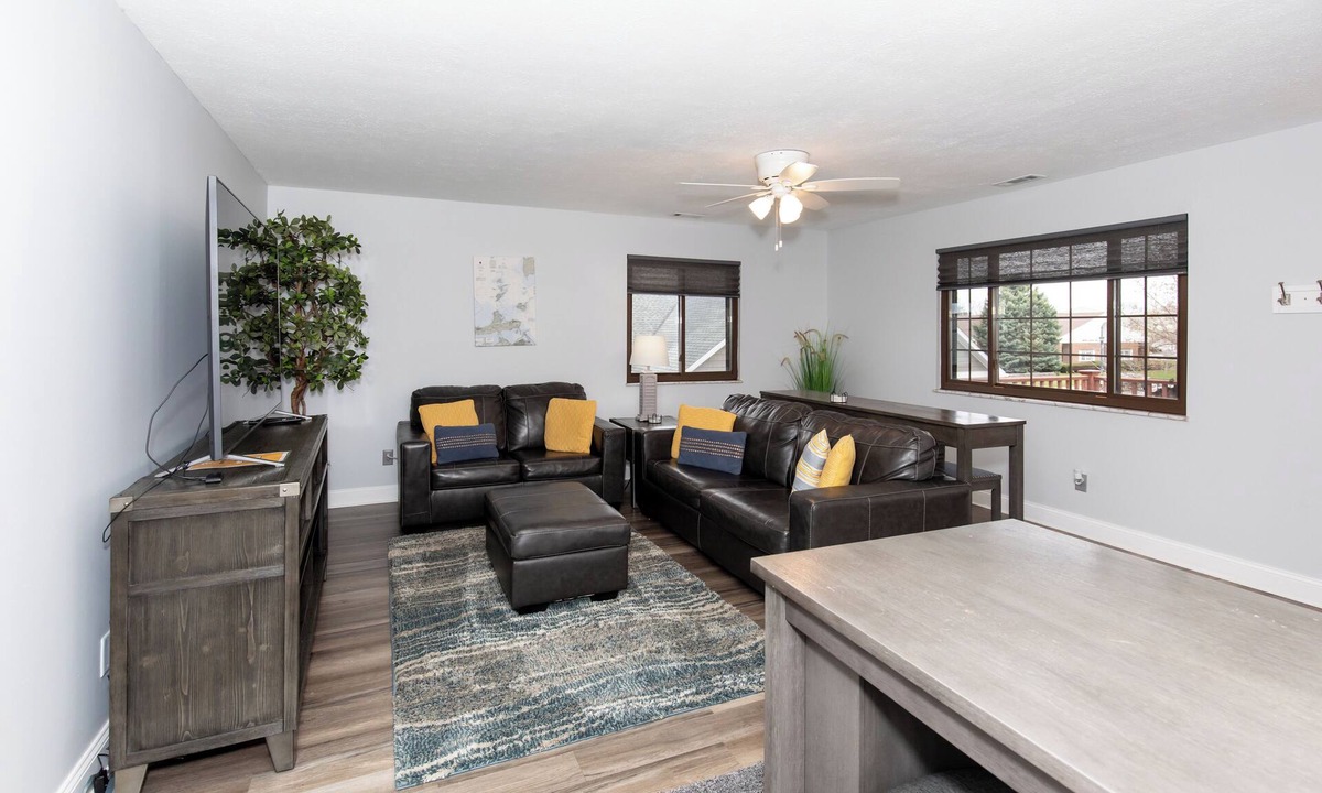 Huron Apartment | Central Huron Modern Apartment !