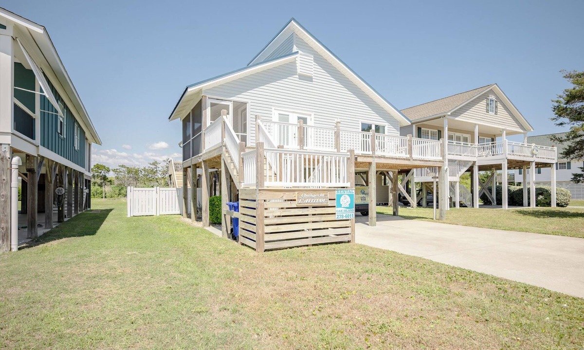 Long Beach House | Changes in L'Attitude: Ocean Views and a Short Walk to the Sand