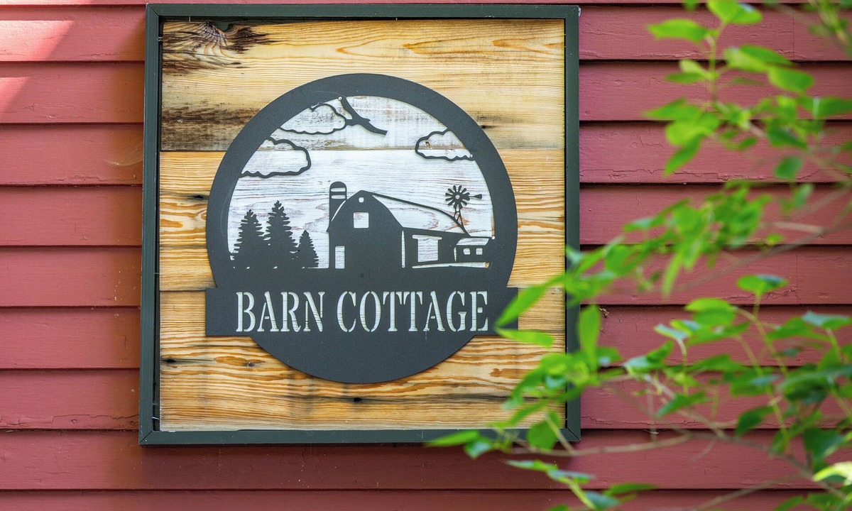 South Woodstock Cottage | Charming 3-bedroom cottage in enchanting South Woodstock. Steps to GMHA!
