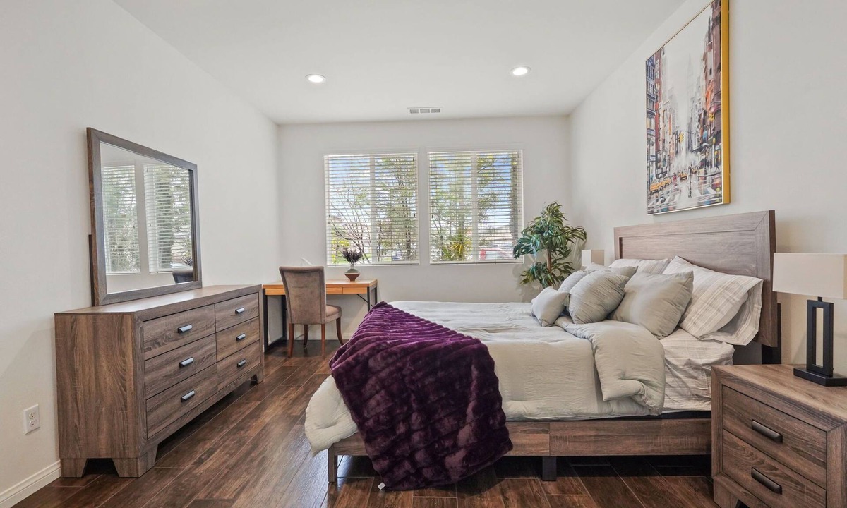 Orange House | Charming 3-Bedroom Family Home in Orange – Pet-Friendly & Modern