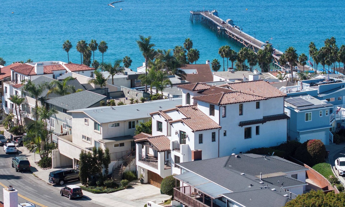 San Clemente House | Charming 3-bedroom house in lovely San Clemente with AC, Walk to the Pier!
