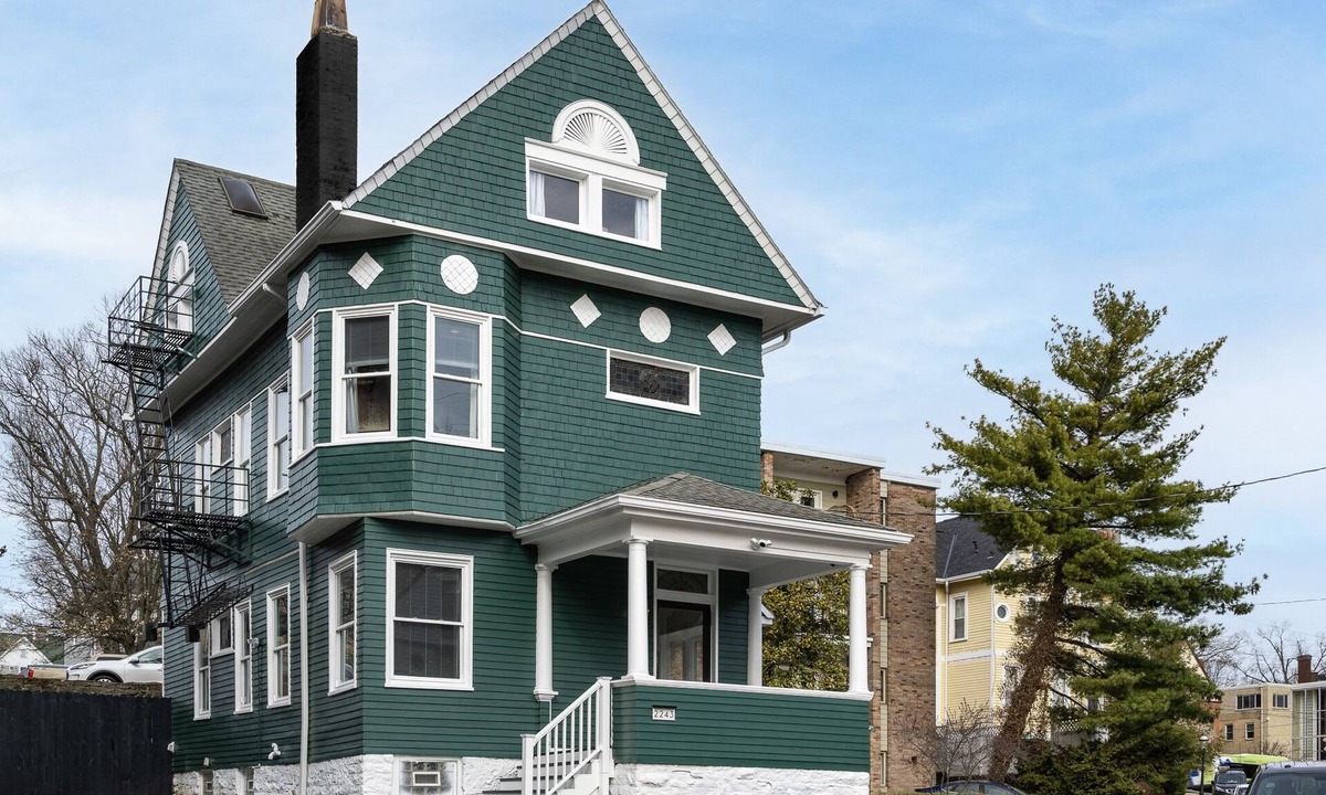 Walnut Hills House | Cincy Historic Gem: Sleeps 20 (5Min to Downtown & 40 Min to Ark)