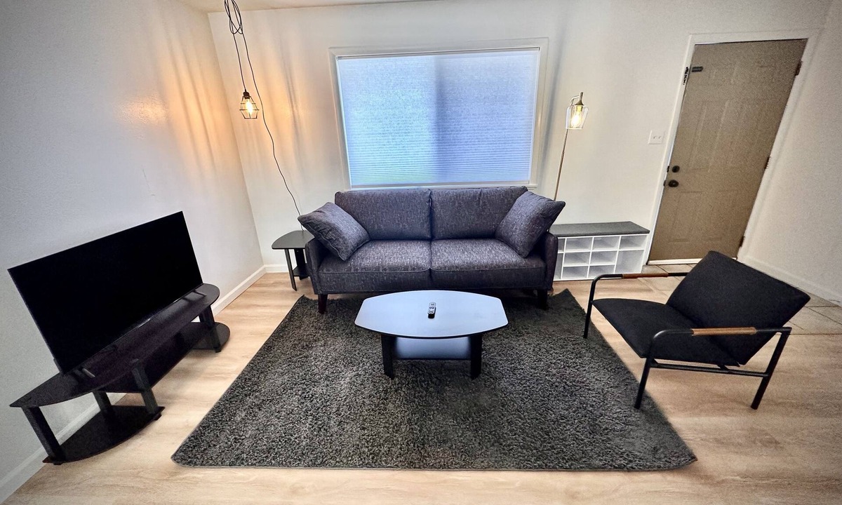 Southeast Colorado Springs Apartment | Clean Modern Eastside Colorado Springs Apartment Delta