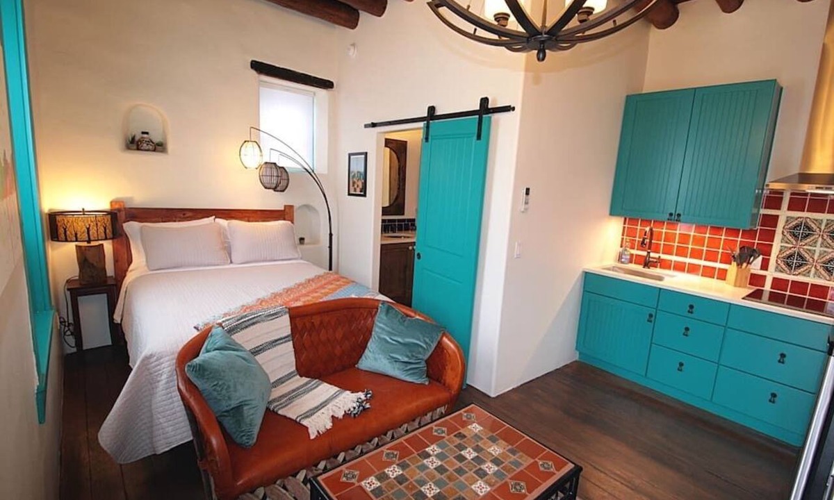 Downtown Santa Fe Apartment | Closson Studio- Stylish | Near Plaza | Queen bed