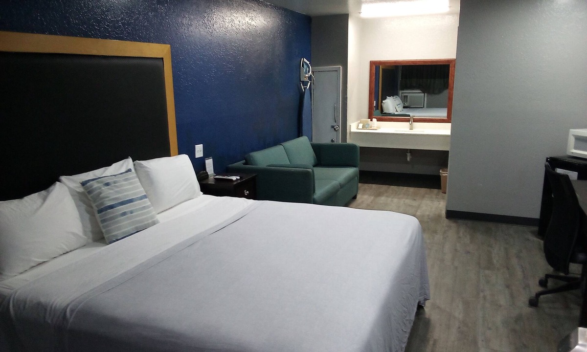 Waldron Hotel | Coachman's Inn & Suites
