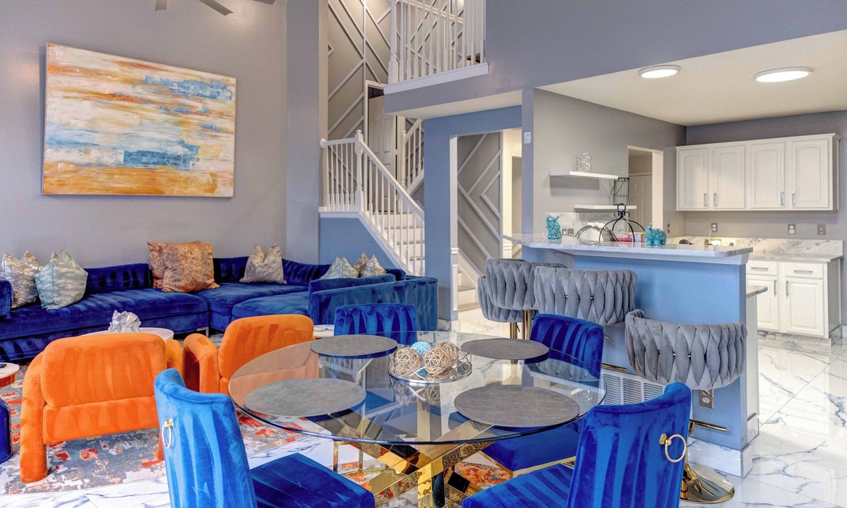 Easton House | Columbus Airport & Easton Mall HomenHot Tub/Theater/Sports Bar Much More