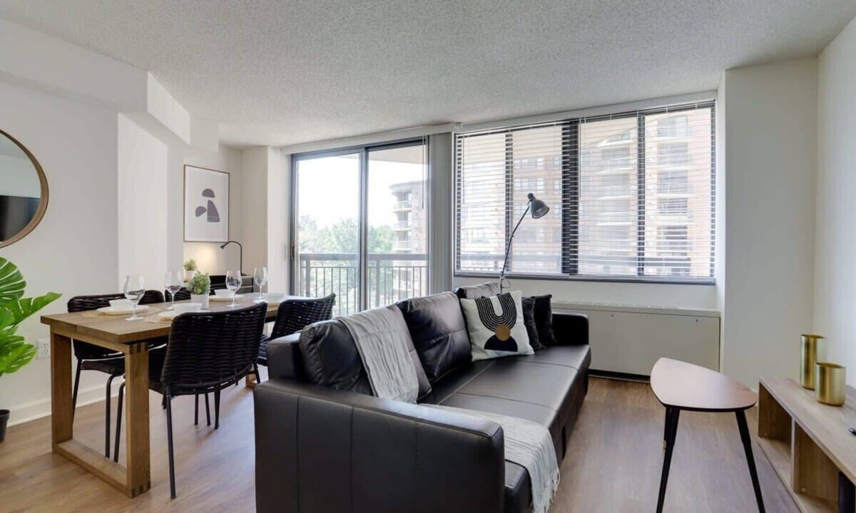 Pentagon City Apartment | Comfortable Apt – Steps from Pentagon City & Metro