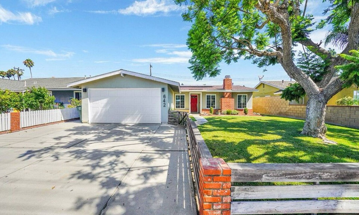 Westside Costa Mesa House | Comfy & Cozy 3-bedroom home in Costa Mesa with WiFi and central air/heat.